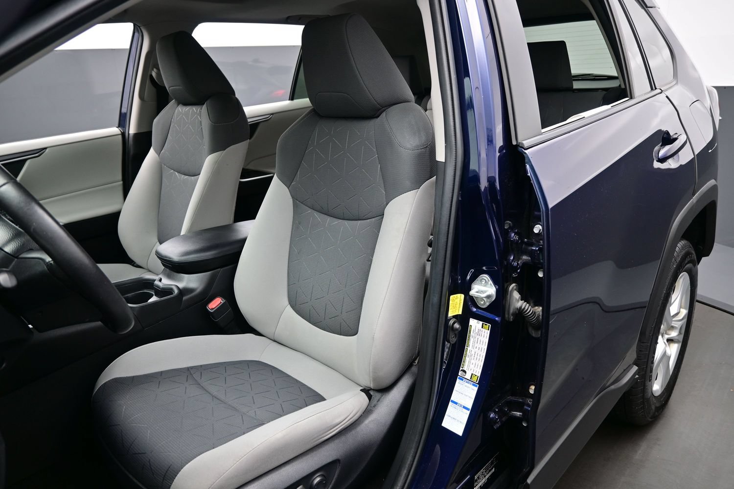 Used 2021 Toyota RAV4 XLE w/ Convenience Package AWD/4WD image 12