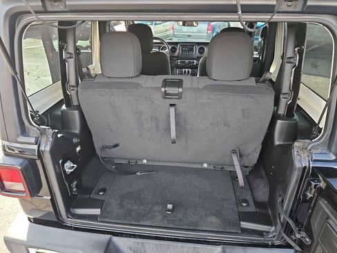 Used 2021 Jeep Wrangler Sport S image 30
