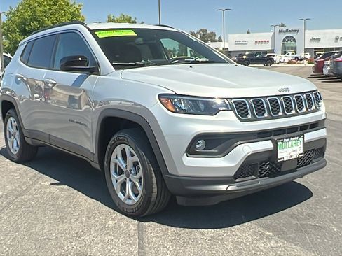 New 2025 Jeep Compass Latitude image 1