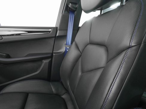 Used 2024 Porsche Macan image 27