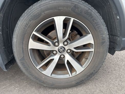 Used 2018 Toyota RAV4 XLE image 9