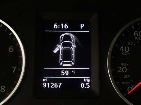 Used 2017 Volkswagen Tiguan S image 8