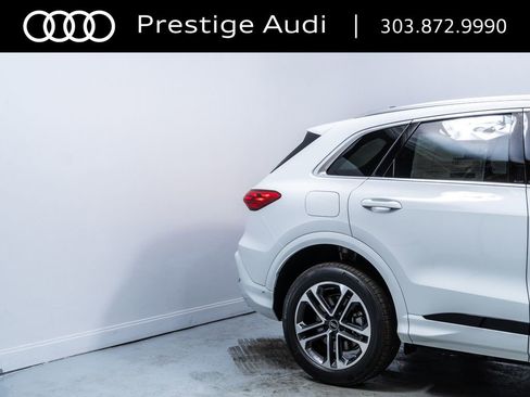 Used 2025 Audi Q5 Premium w/ Convenience Package image 12