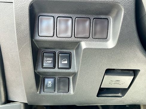 Used 2022 Nissan Frontier SV AWD/4WD image 10