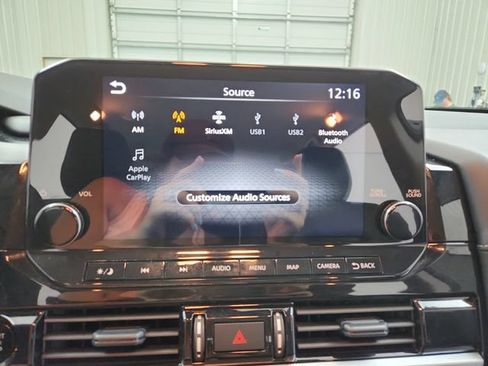 Used 2025 Nissan Pathfinder SL FWD image 26