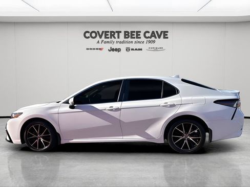 Used 2023 Toyota Camry SE image 5