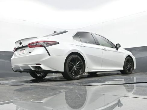 Used 2021 Toyota Camry XSE FWD image 11