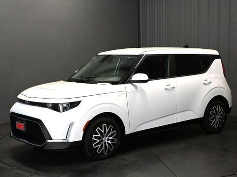 Used 2024 Kia Soul LX FWD image 1