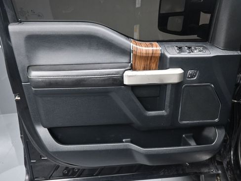 Used 2019 Ford F150 Lariat image 3