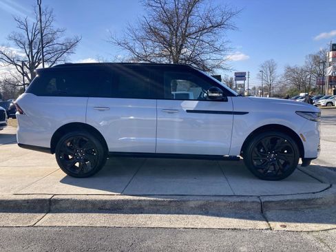 New 2025 Lincoln Navigator Black Label AWD/4WD image 2