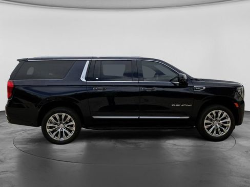 Used 2024 GMC Yukon XL Denali w/ Advanced Technology Package AWD/4WD image 5
