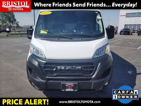 Used 2025 RAM ProMaster 2500 w/ Convenience Group FWD image 2