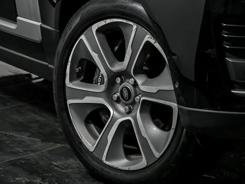 Used 2018 Land Rover Range Rover HSE image 3