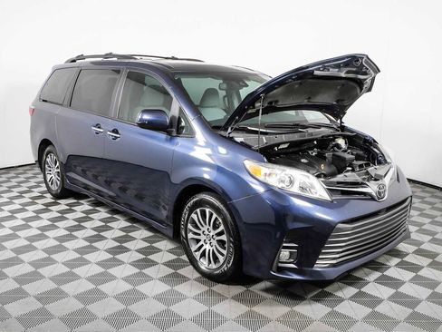 Used 2018 Toyota Sienna XLE w/ XLE Navigation Package FWD image 37