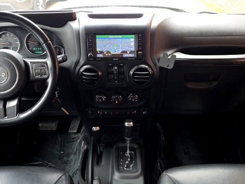 Used 2017 Jeep Wrangler Unlimited Sahara AWD/4WD image 14