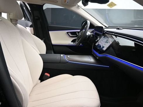 Used 2025 Mercedes-Benz E 350 4MATIC Sedan image 26