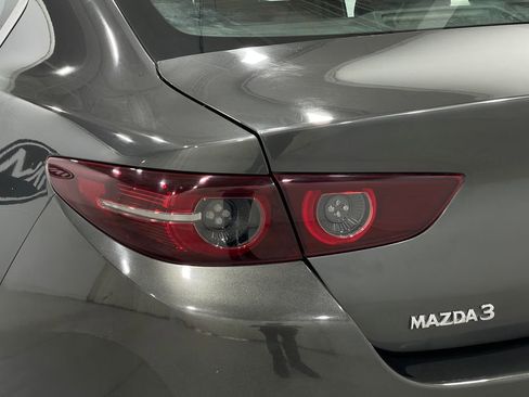 Used 2020 MAZDA MAZDA3 Premium image 32