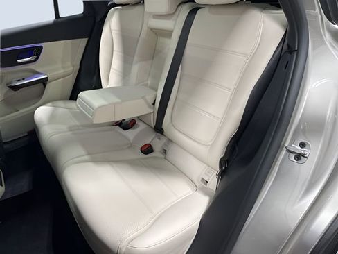 Used 2023 Mercedes-Benz GLC 300 4MATIC image 32