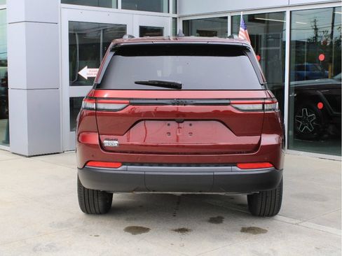 New 2026 Jeep Grand Cherokee Limited w/ Limited Altitude Package AWD/4WD image 7