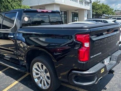 Used 2020 Chevrolet Silverado 1500 High Country w/ Technology Package AWD/4WD image 13
