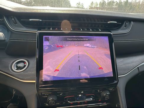 Certified 2024 Jeep Grand Cherokee Limited image 34