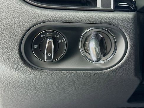 New 2026 Porsche Macan image 16