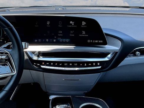 Used 2024 Cadillac Lyriq Luxury RWD image 9