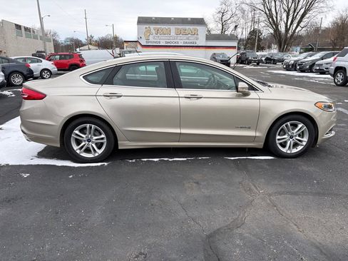 Used 2018 Ford Fusion SE w/ Equipment Group 602A image 2