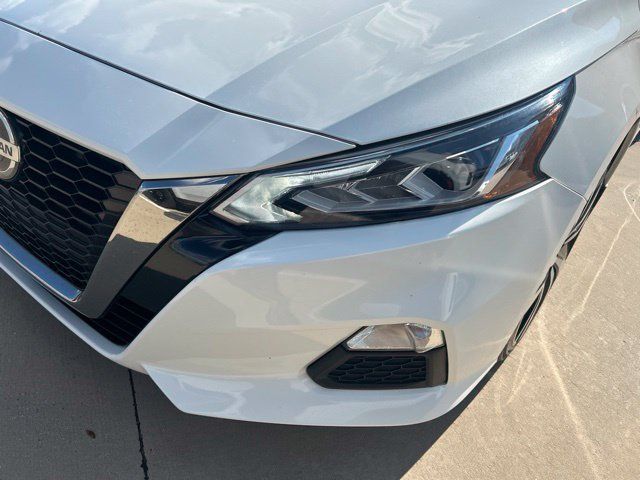 Used 2020 Nissan Altima 2.5 SR w/ Premium Package FWD image 4