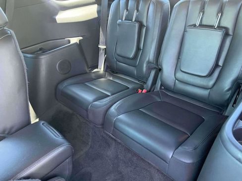 Used 2014 Ford Explorer XLT w/ Equipment Group 202A AWD/4WD image 10