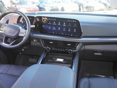 Used 2025 Chevrolet Suburban RST image 9