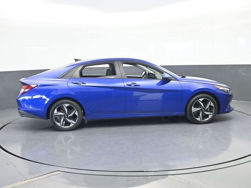 Used 2023 Hyundai Elantra SEL w/ Convenience Package FWD image 9