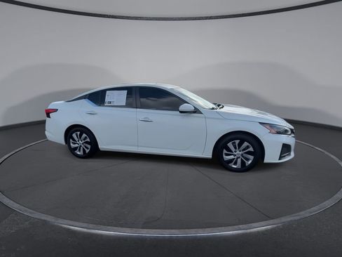 Used 2023 Nissan Altima 2.5 S FWD image 2