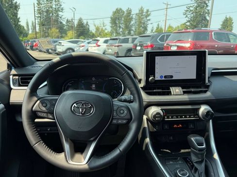 Used 2024 Toyota RAV4 SE w/ Convenience Package AWD/4WD image 12