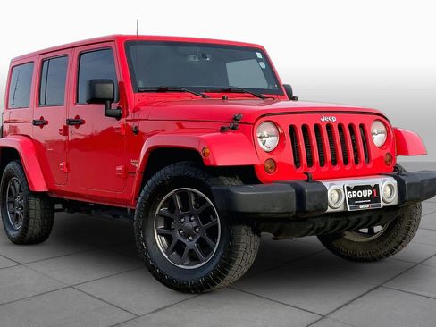Used 2013 Jeep Wrangler Unlimited Sahara w/ Connectivity Group AWD/4WD image 2