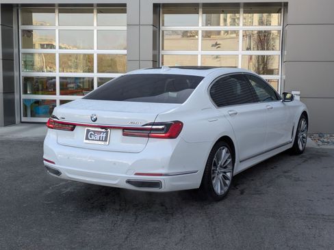 Used 2022 BMW 750i xDrive image 5