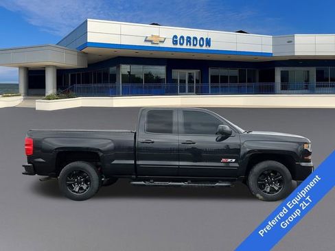 Used 2018 Chevrolet Silverado 1500 LT w/ Midnight Edition image 6