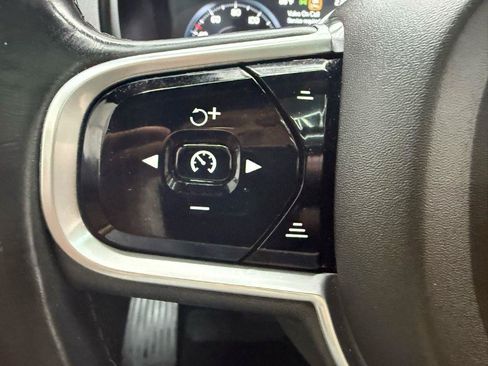 Used 2018 Volvo XC90 T6 Momentum w/ Convenience Package AWD/4WD image 14