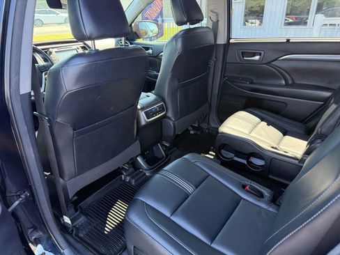 Used 2018 Toyota Highlander SE image 33