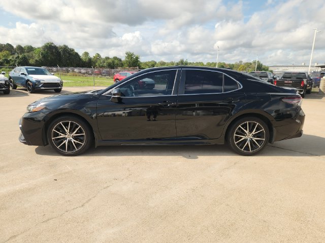 Used 2022 Toyota Camry SE w/ Convenience Package FWD image 4
