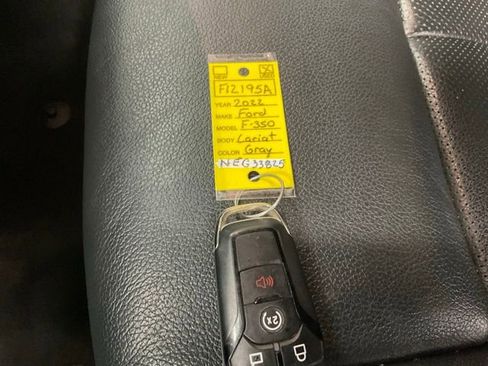 Used 2022 Ford F350 Lariat image 17