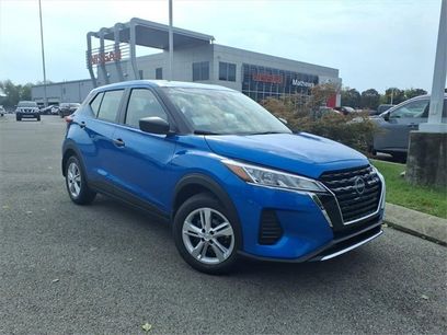 New 2025 Nissan Kicks Play S