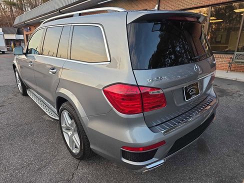 Used 2015 Mercedes-Benz GL 550 4MATIC image 3