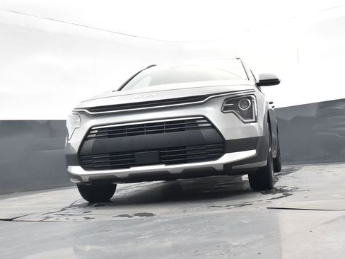 Certified 2023 Kia Niro EX image 20