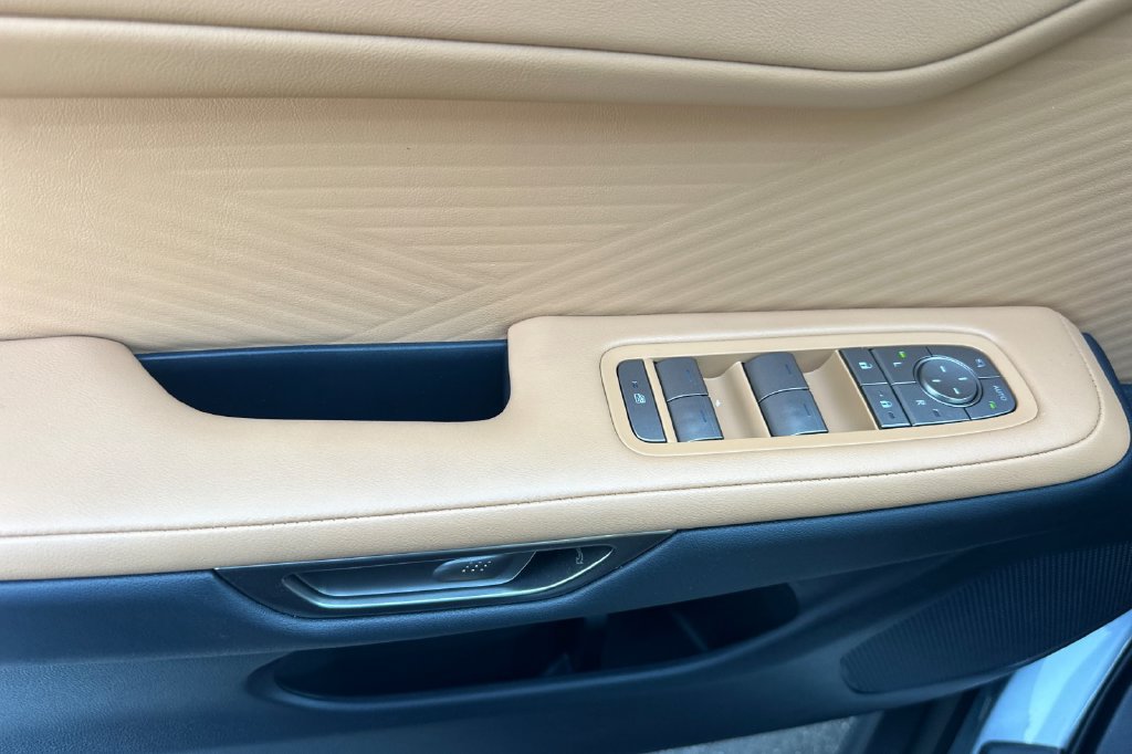 Used 2026 Lexus ES 350e w/ Convenience Package FWD image 11