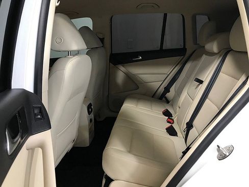 Used 2017 Volkswagen Tiguan S image 20