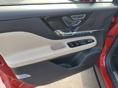 New 2026 Lincoln Corsair Premiere image 8