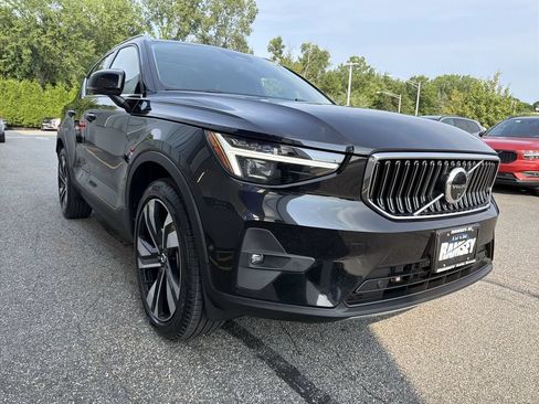 Certified 2024 Volvo XC40 B5 Plus w/ Climate Package AWD/4WD image 2