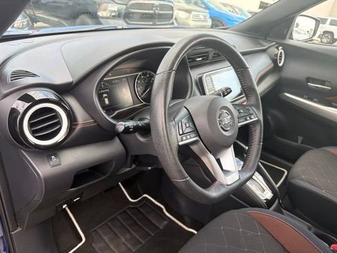 Used 2018 Nissan Kicks SR FWD image 10