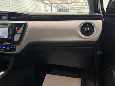Used 2018 Toyota Corolla LE FWD image 28